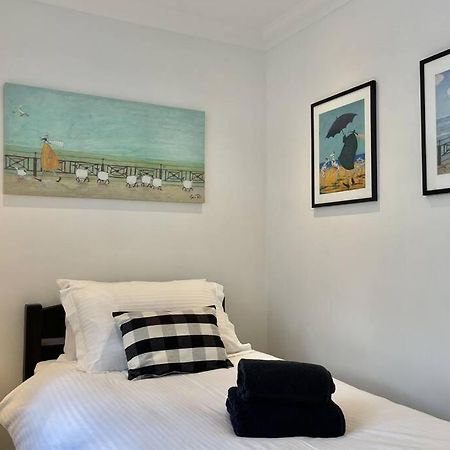 Lavender Apartment - Spacious Apartment Close To The Beach Deal Dış mekan fotoğraf