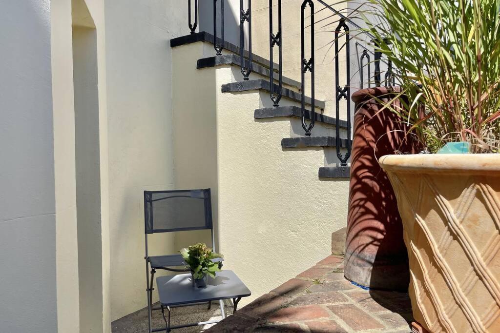 Lavender Apartment - Spacious Apartment Close To The Beach Deal Dış mekan fotoğraf