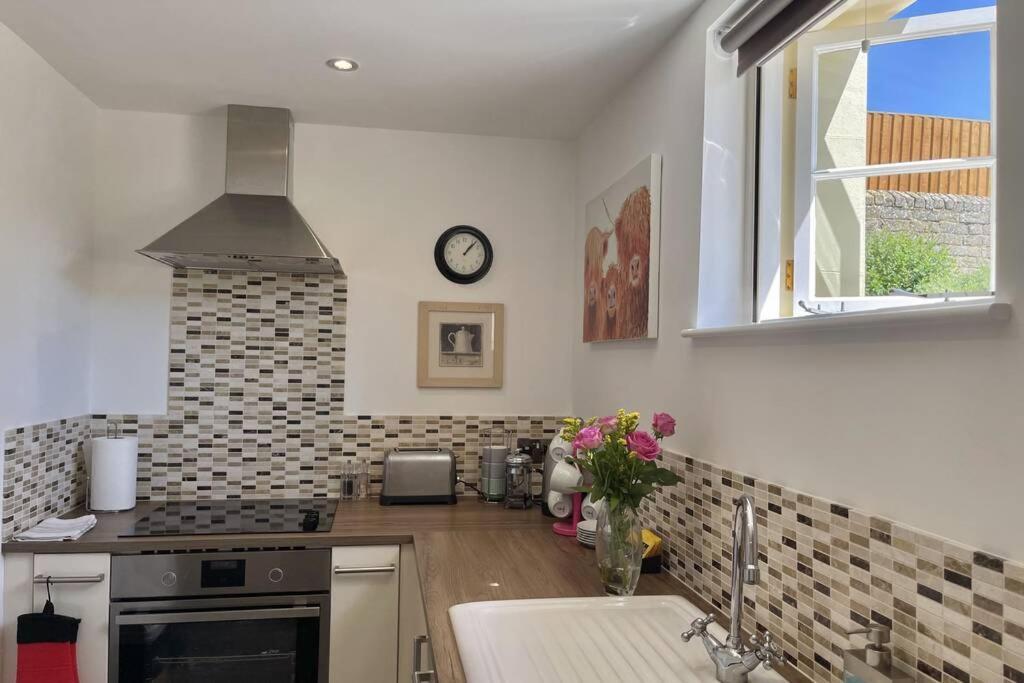 Lavender Apartment - Spacious Apartment Close To The Beach Deal Dış mekan fotoğraf