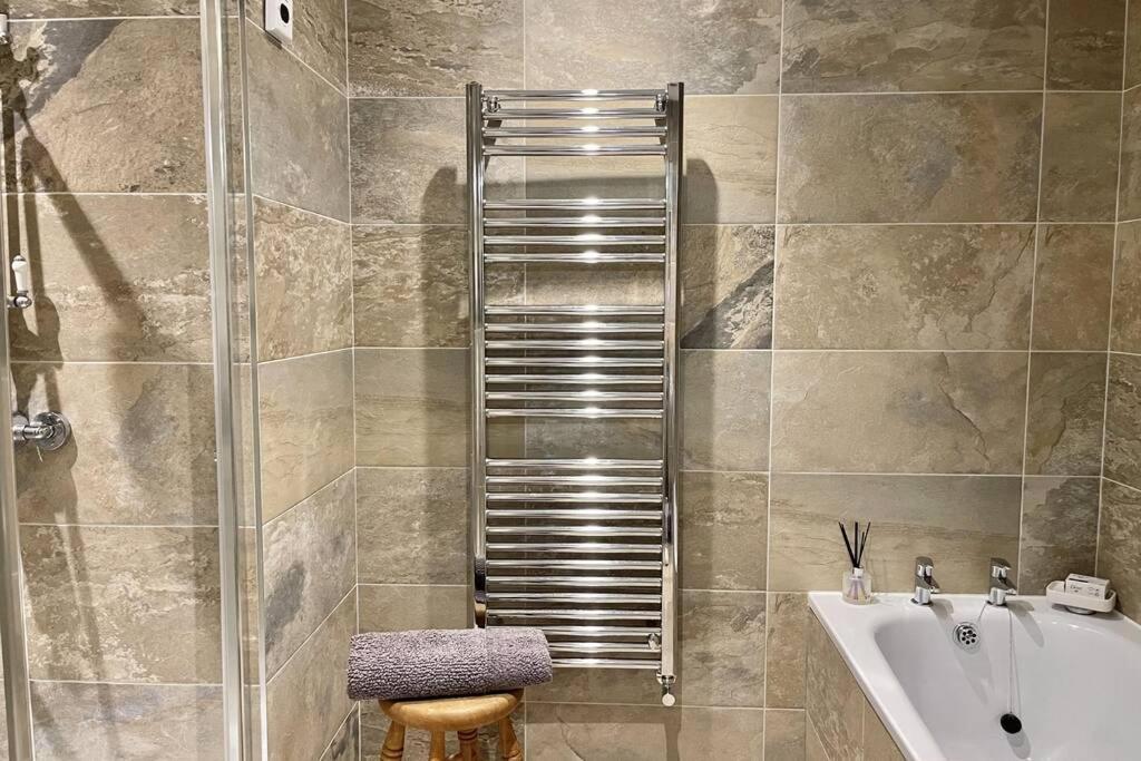 Lavender Apartment - Spacious Apartment Close To The Beach Deal Dış mekan fotoğraf